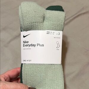Nike Everyday Plus Crew Socks - Light Green and Dark Green